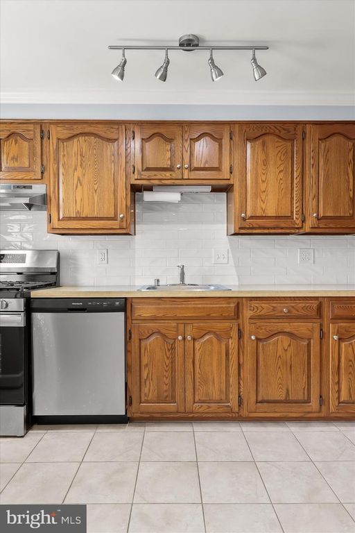 Image 21 of property listing at 3645 CLARENELL RD, Baltimore, MD 21229