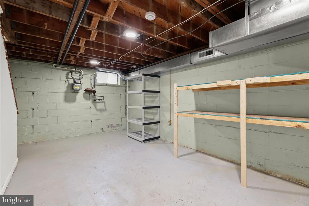 Image 34 of property listing at 3645 CLARENELL RD, Baltimore, MD 21229