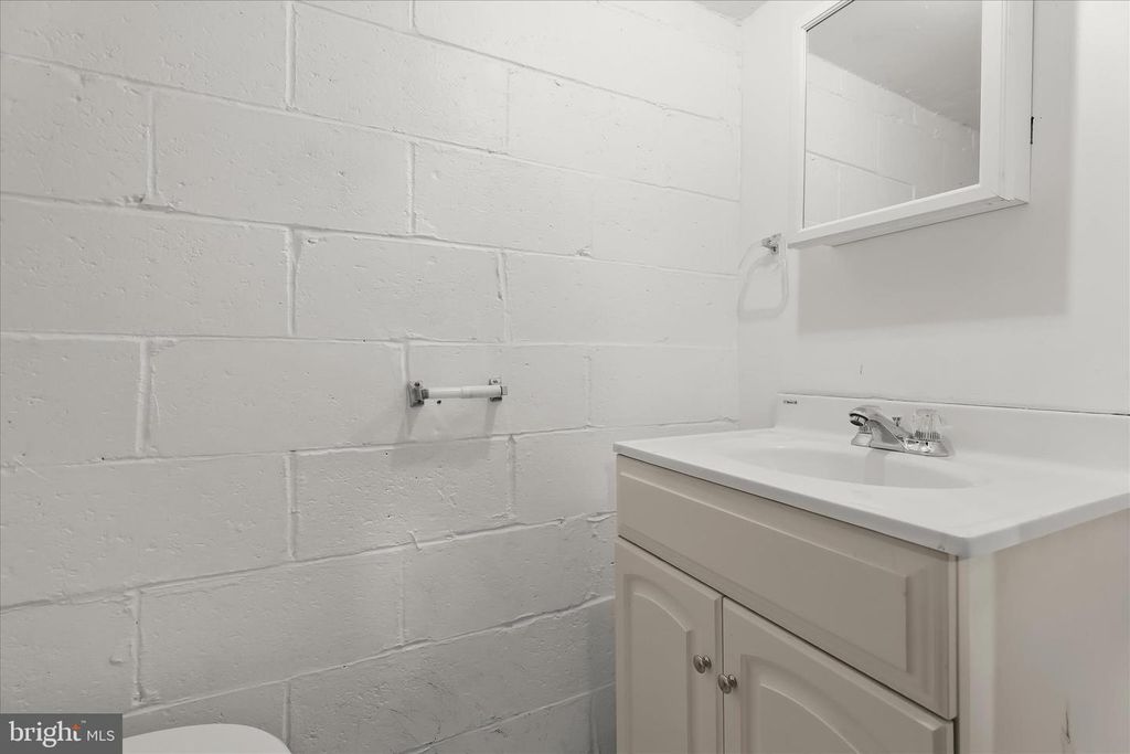 Image 36 of property listing at 3645 CLARENELL RD, Baltimore, MD 21229