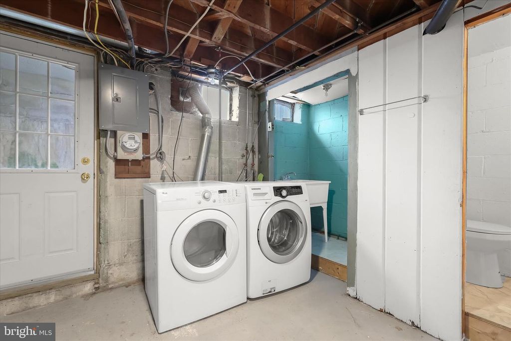 Image 37 of property listing at 3645 CLARENELL RD, Baltimore, MD 21229