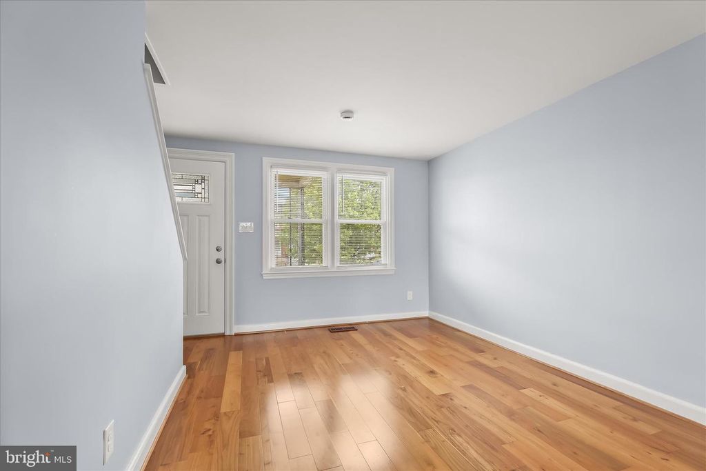 Image 7 of property listing at 3645 CLARENELL RD, Baltimore, MD 21229