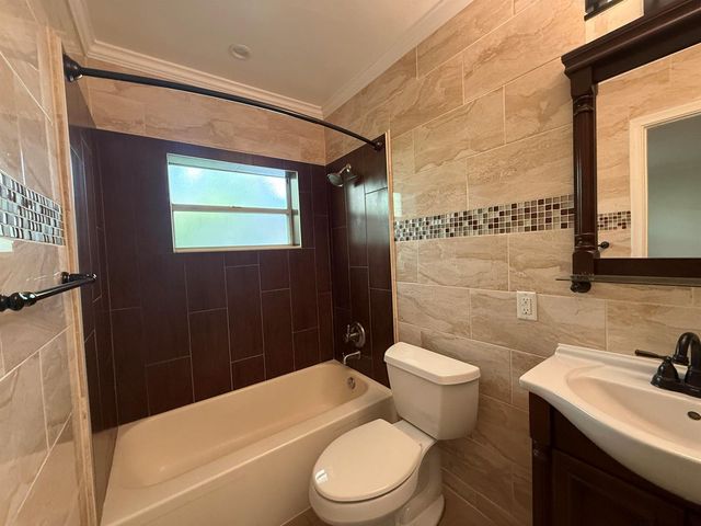 1640 NE 4th Place 2, Fort Lauderdale, FL 33301