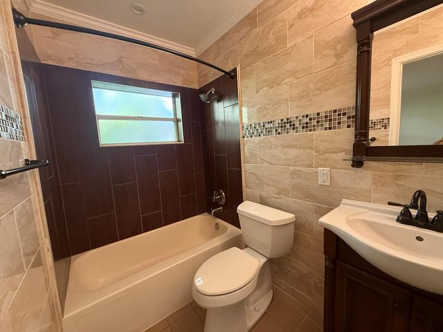 1640 NE 4th Place 2, Fort Lauderdale, FL 33301