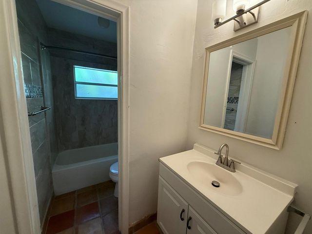1640 NE 4th Place 2, Fort Lauderdale, FL 33301