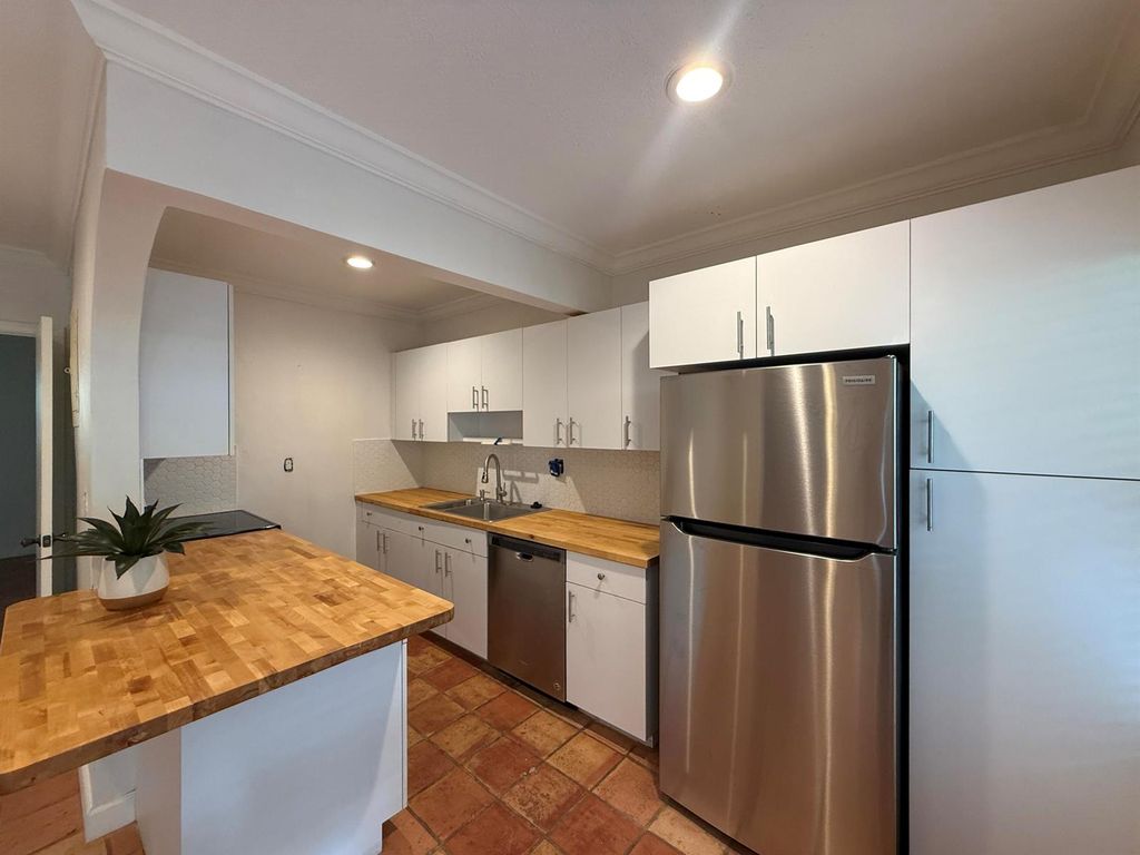 1640 NE 4th Place 2, Fort Lauderdale, FL 33301