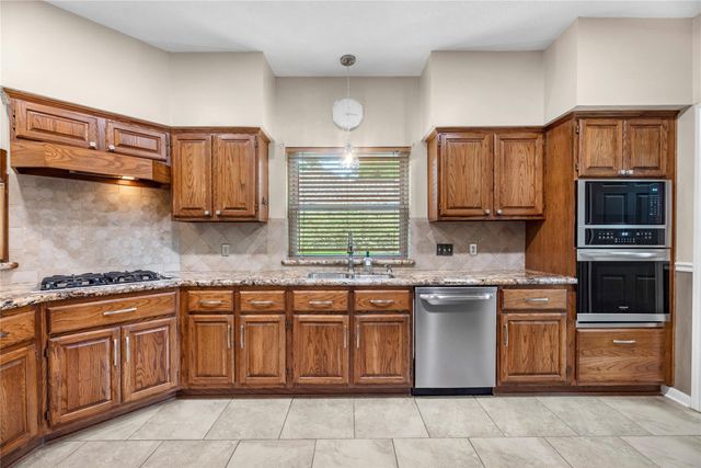 5419 Knoll Terrace Drive, Kingwood, TX 77339