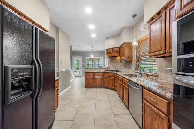 5419 Knoll Terrace Drive, Kingwood, TX 77339