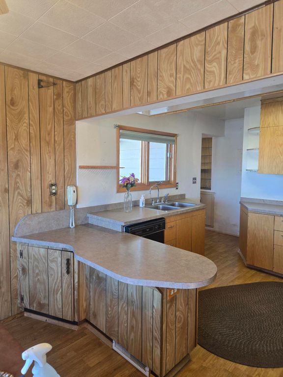 1322 Broadway ST, Lewistown, MT 59457 photo 2