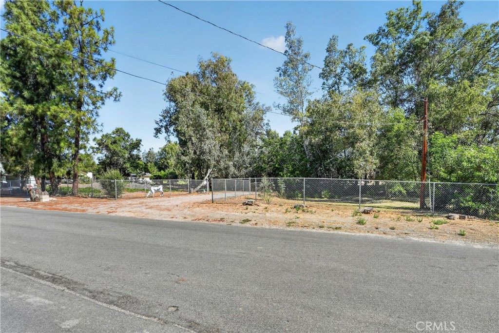 Image 63 of property listing at 18666 Bert Road, Riverside, CA 92508