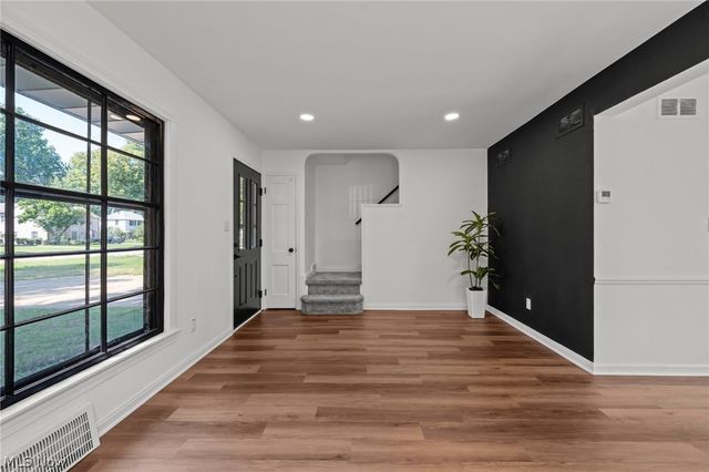 7317 Parma Park Boulevard, Parma, OH 44130