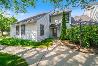 613 DUNHAM Road 613, Gurnee, IL 60031
