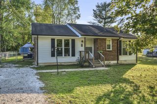 135 Batey Cir, Dickson, TN 37055