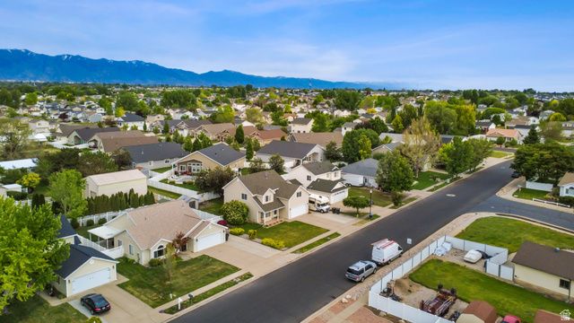 1756 N 2615 `, Clinton, UT 84015