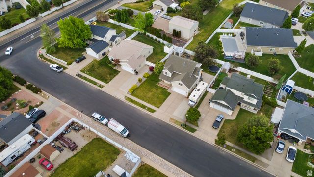 1756 N 2615 `, Clinton, UT 84015