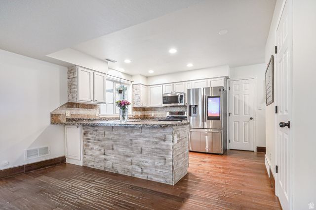 1756 N 2615 `, Clinton, UT 84015