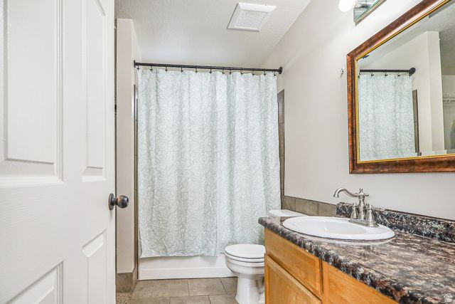 1756 N 2615 `, Clinton, UT 84015