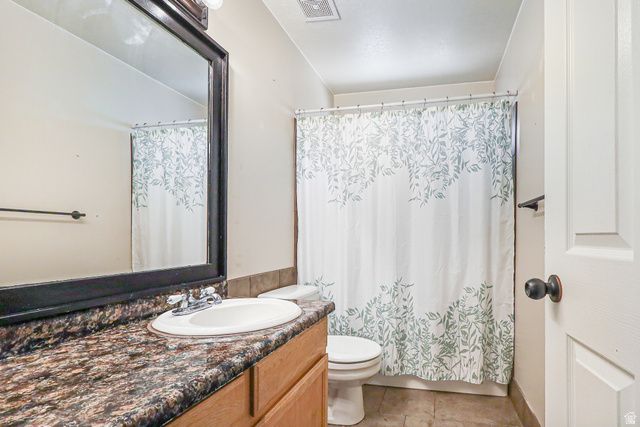 1756 N 2615 `, Clinton, UT 84015
