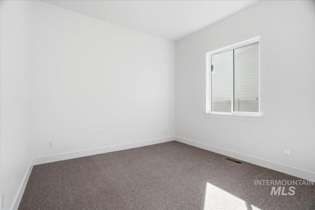 2208 N Kenora Ave, Star, ID 83669