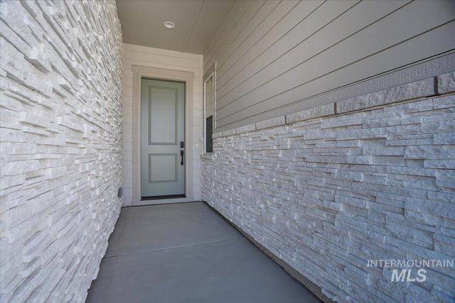 2208 N Kenora Ave, Star, ID 83669