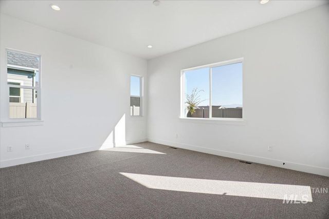 2208 N Kenora Ave, Star, ID 83669