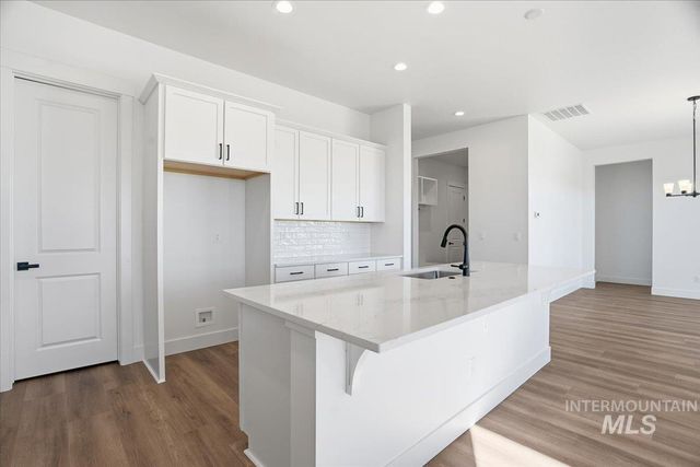 2208 N Kenora Ave, Star, ID 83669