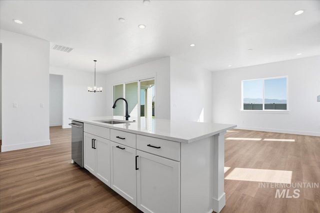 2208 N Kenora Ave, Star, ID 83669