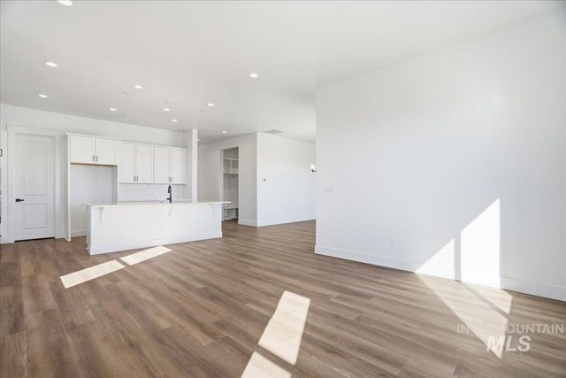 2208 N Kenora Ave, Star, ID 83669