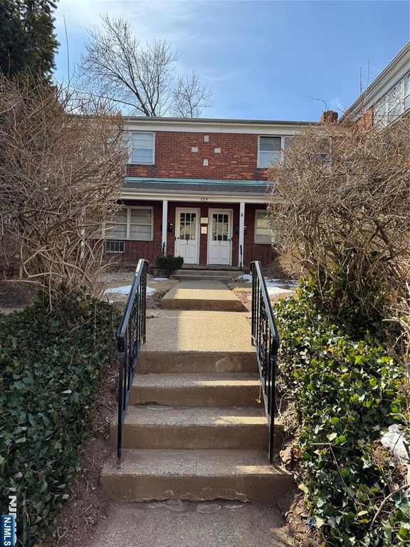 325 Essex Street E, Hackensack, NJ 07601