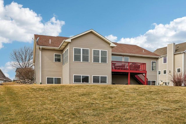 320 S Boulder Ridge DRIVE, Lake Geneva, WI 53147