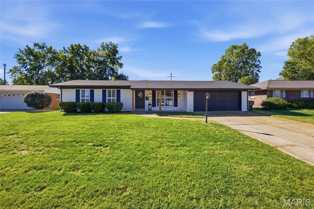 73 Bedford Drive, Belleville, IL 62226