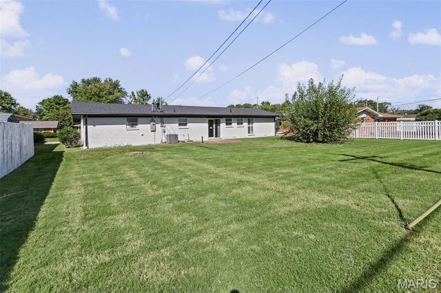 73 Bedford Drive, Belleville, IL 62226
