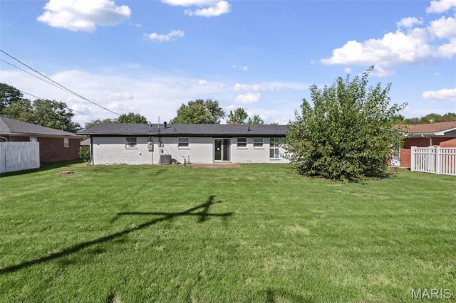 73 Bedford Drive, Belleville, IL 62226