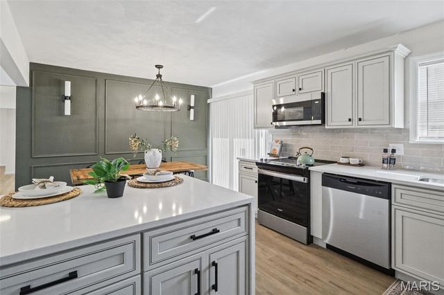 73 Bedford Drive, Belleville, IL 62226