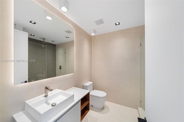 1300 Brickell Bay Dr 4401, Miami, FL 33131