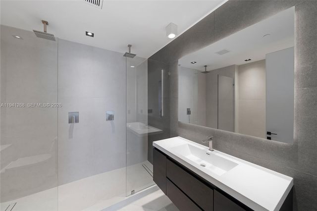 1300 Brickell Bay Dr 4401, Miami, FL 33131