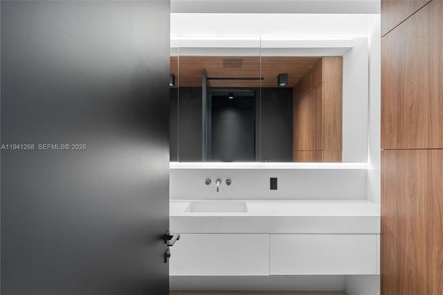 1300 Brickell Bay Dr 4401, Miami, FL 33131