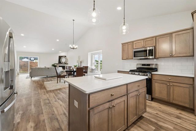W7032 JACLYN LANE, Greenville, WI 54942
