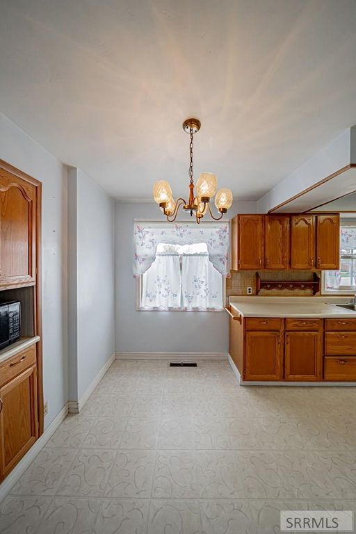 Image 11 of property listing at 735 E 15th Street, Idaho Falls, ID 83404