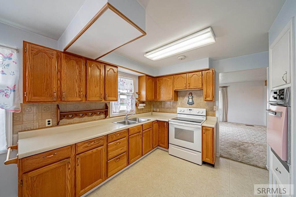 Image 7 of property listing at 735 E 15th Street, Idaho Falls, ID 83404