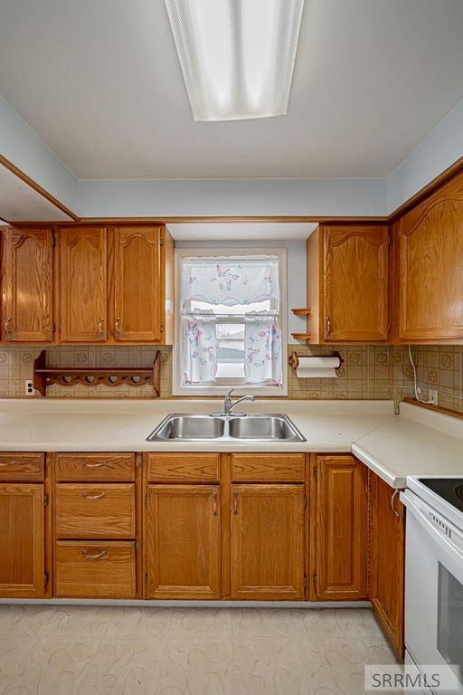 Image 9 of property listing at 735 E 15th Street, Idaho Falls, ID 83404