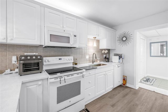 3723 59TH STREET N 6, St Petersburg, FL 33710