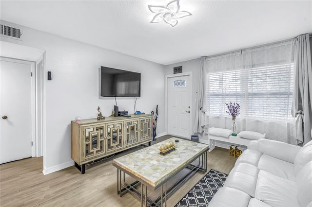 3723 59TH STREET N 6, St Petersburg, FL 33710