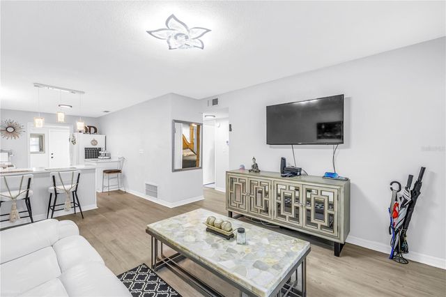 3723 59TH STREET N 6, St Petersburg, FL 33710