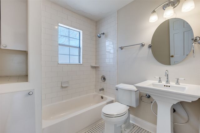 306 N Montreal Avenue, Dallas, TX 75208