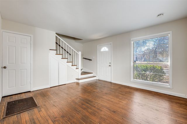 306 N Montreal Avenue, Dallas, TX 75208