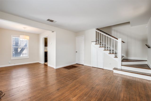 306 N Montreal Avenue, Dallas, TX 75208