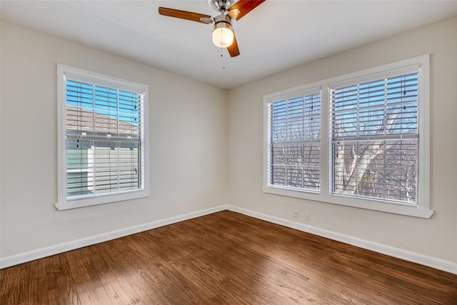 306 N Montreal Avenue, Dallas, TX 75208