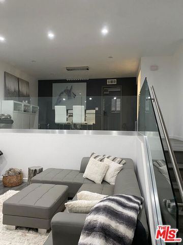 18210 Oxnard Street 141, Tarzana (los Angeles), CA 91356