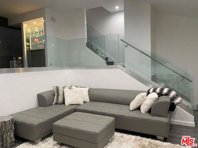 18210 Oxnard Street 141, Tarzana (los Angeles), CA 91356