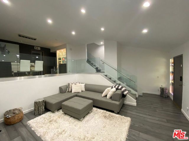 18210 Oxnard Street 141, Tarzana (los Angeles), CA 91356